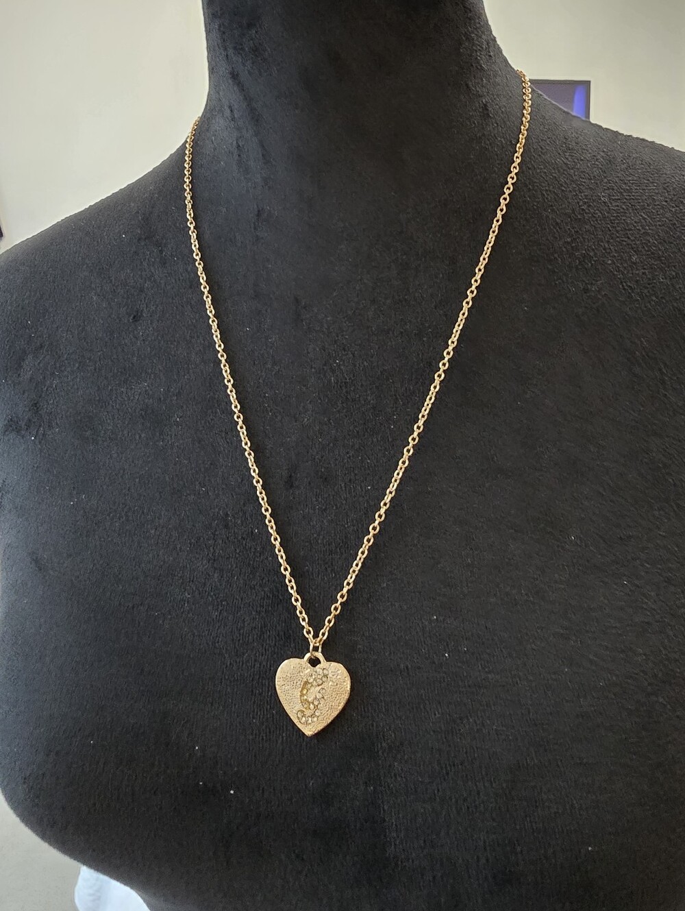 Guess Gold Toned Heart Pendant Necklace - Women Jewelry